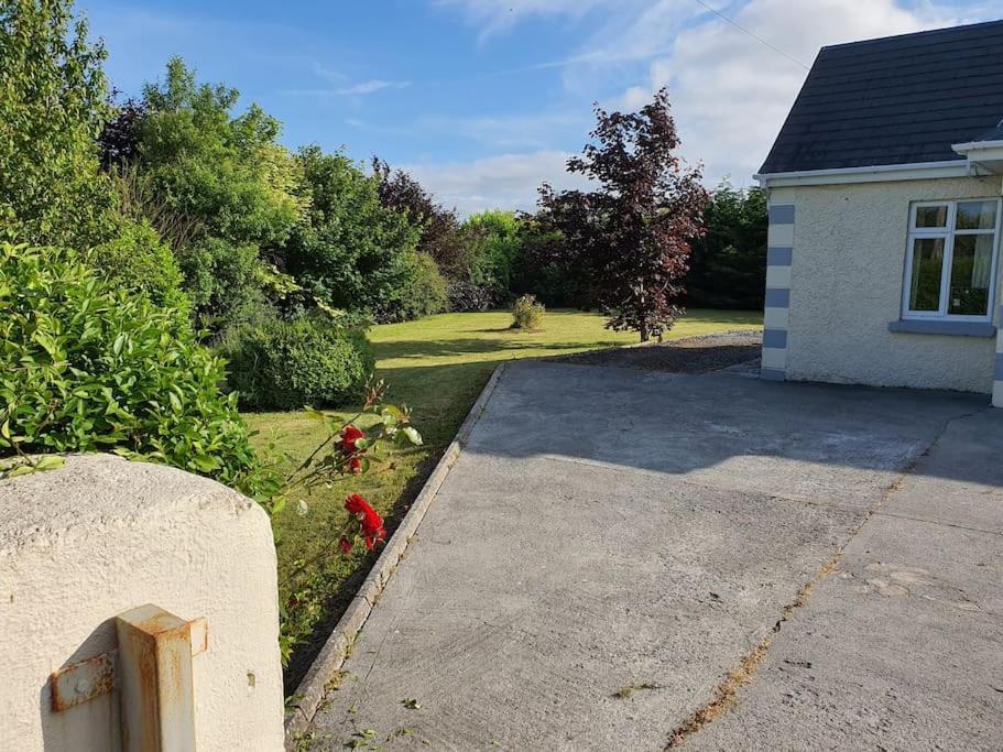 Peaceful Farm Cottage In Menlough Near Mountbellew, Ballinasloe, Athlone & Galway Exterior photo